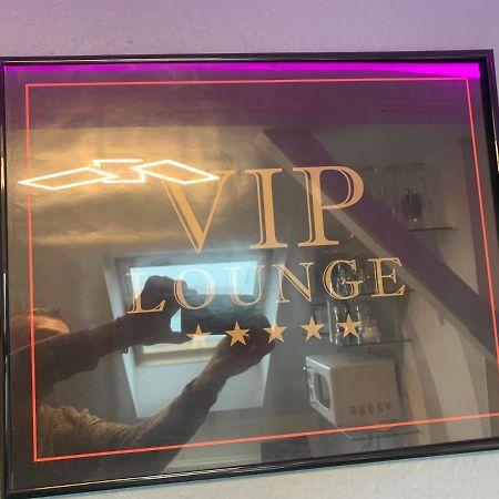 Best-Preis -Vip Lounge- Mit Netflix, Self-Check-In, Ebike Ladestation, Fahrradraum, Wlan Und Netflix - Direkt Am Elberadweg Im Herzen Von Віттенберґе Екстер'єр фото